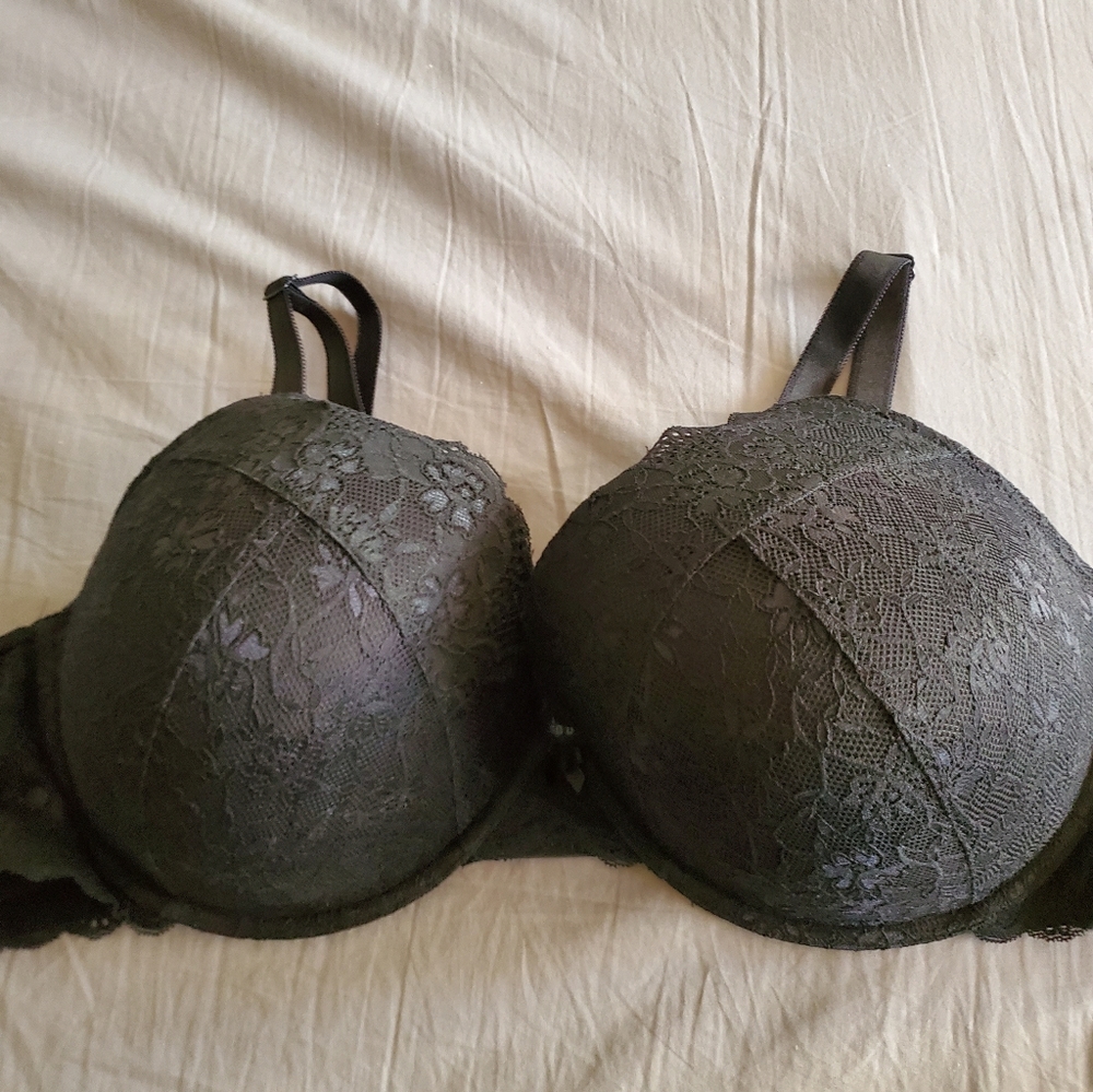 **BRAND NEW NEVER WORN** PUSH UP BRA**